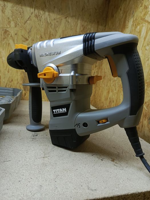 Mlotowiertarka mlot udarowy wyburzeniowy titan 1500w  Titan TTB631SDS
