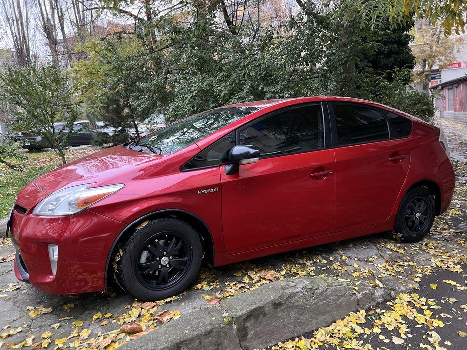 Прокат(оренда) аренда Toyota Prius 2013