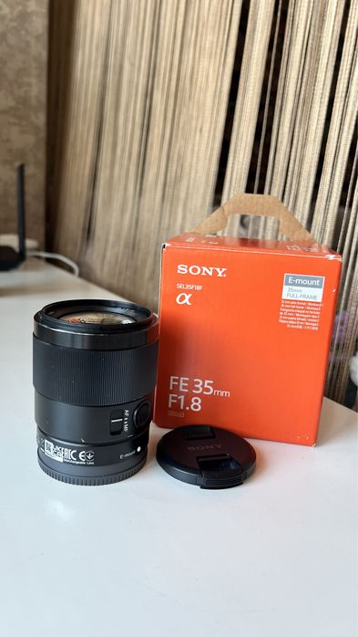 Обʼєктив Sony 35 mm f1.8
