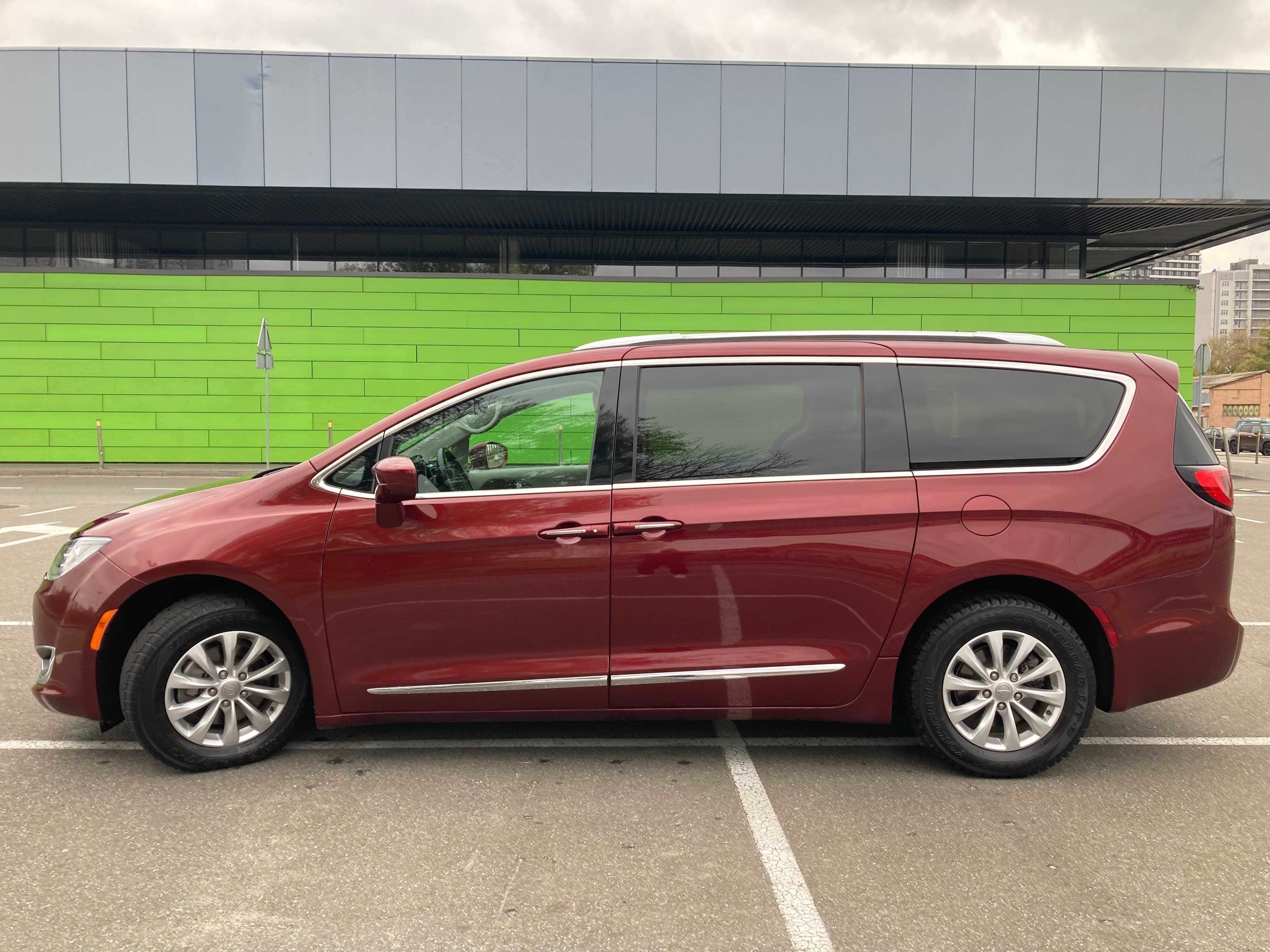 Chrysler Pacifica 2018 7місць