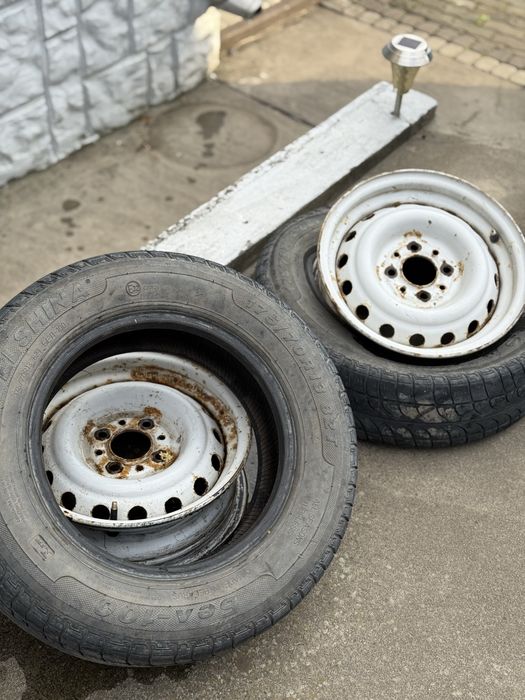 Диски з шинами на причеп