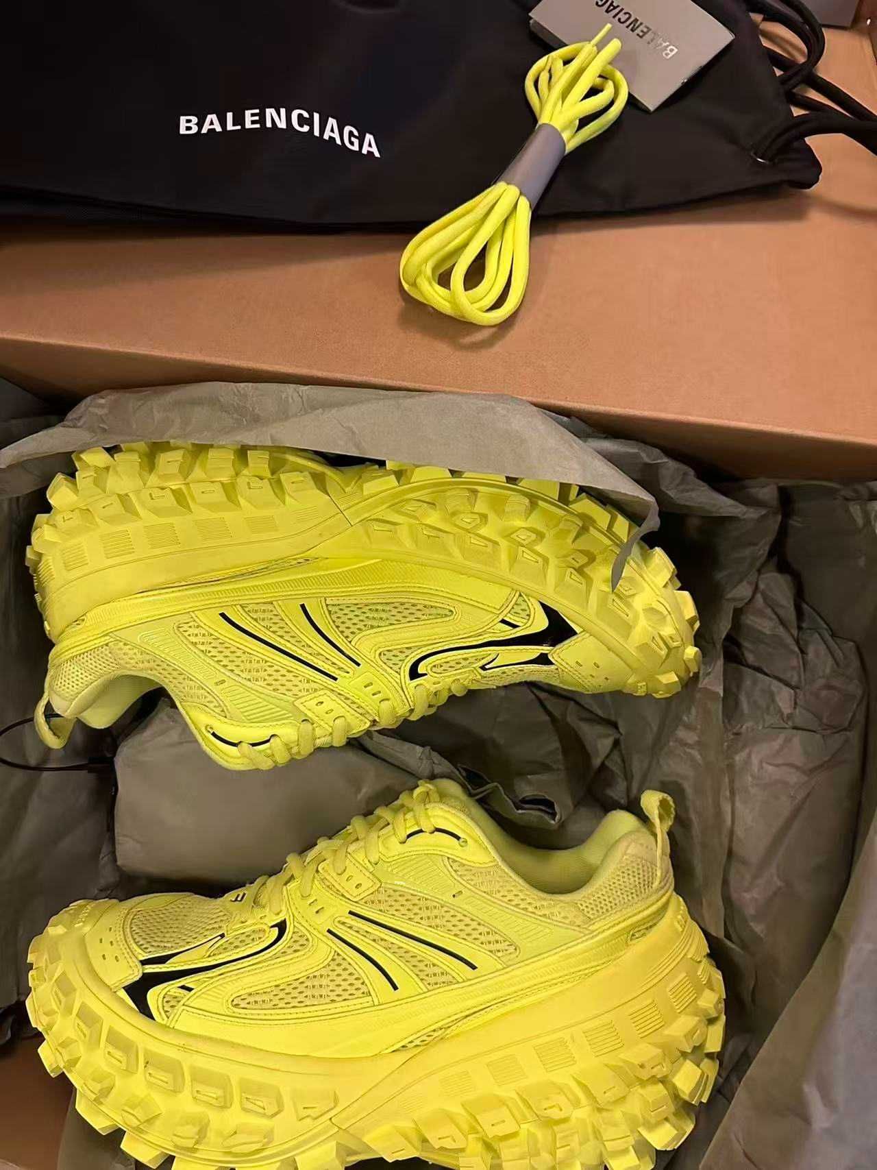 Balenciaga Bouncer Edição Palco com Tamanho Personalizado