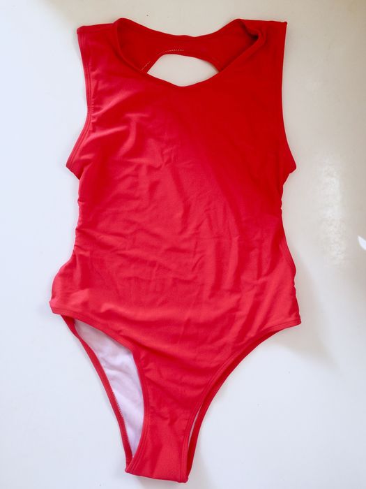 Продаю новий купальник злитий червоний