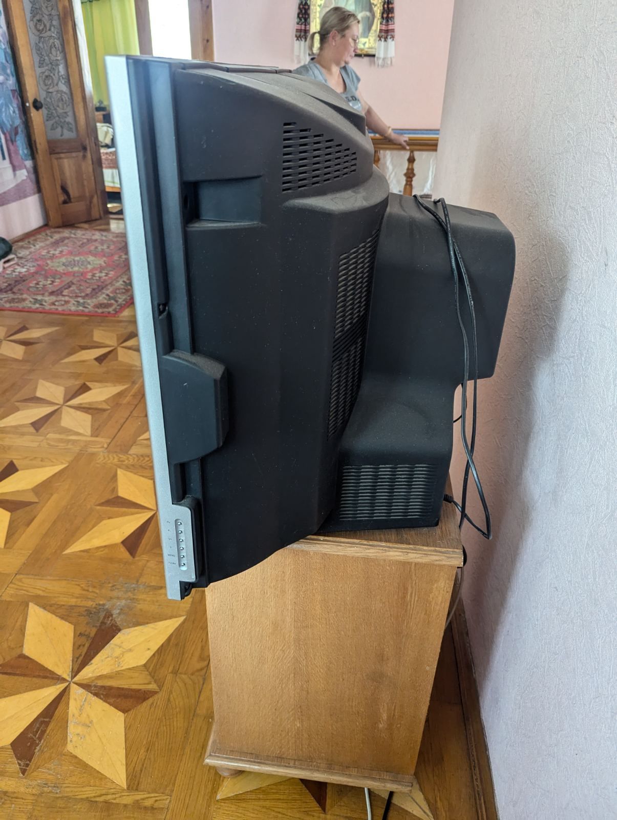 Телевізор Shivaki super slim
