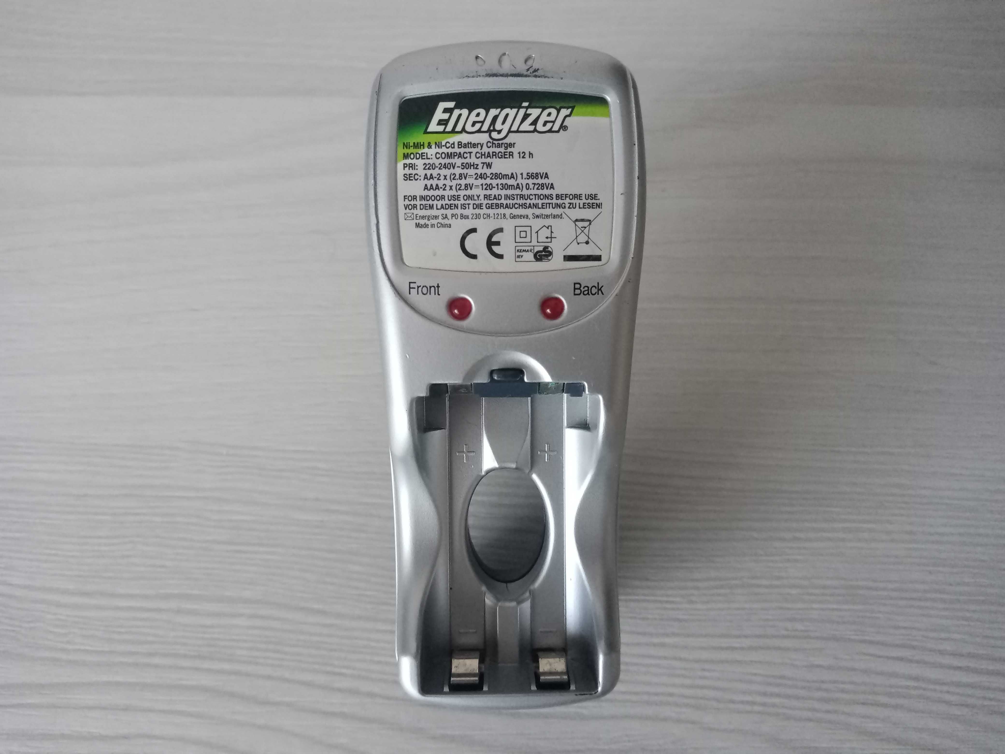 Зарядное устройство для аккумуляторных батареек Energizer