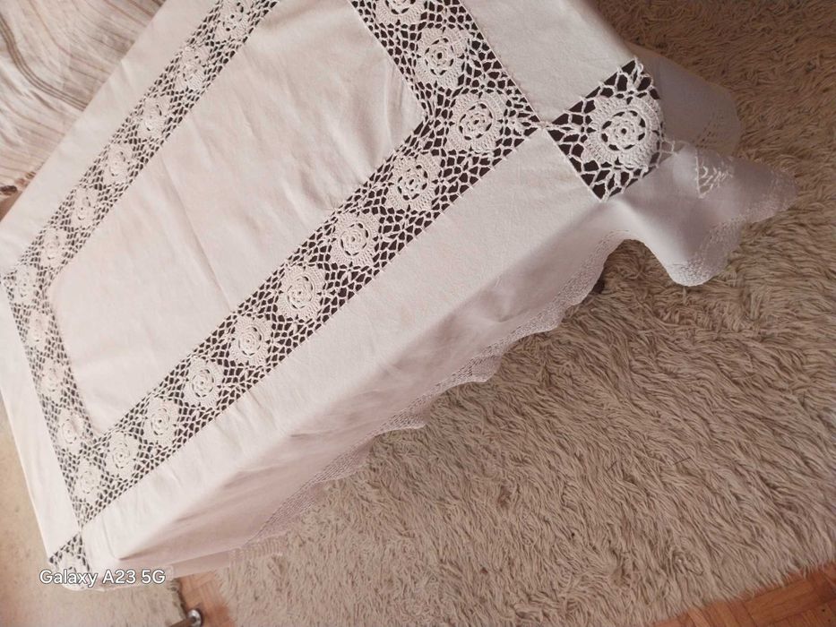 Obrus biały z wstawkami szydełkowymi nowy bawełna 133 cmx 173cm