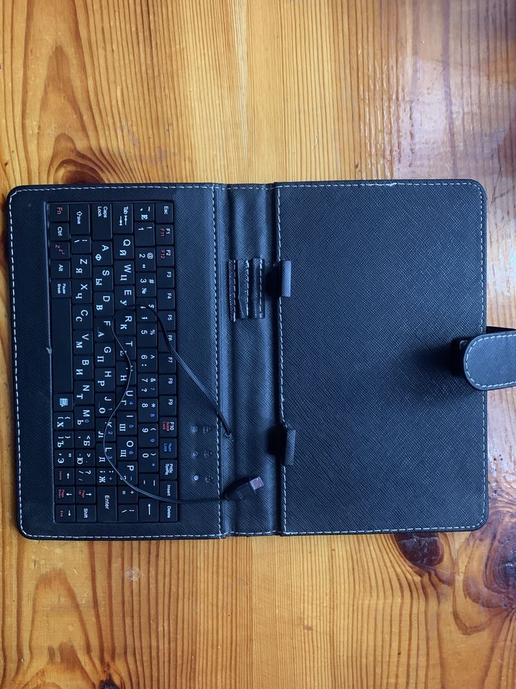 Чохол з клавіатурою для планшетів