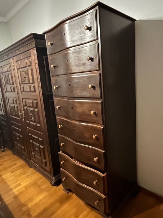 Roupeiro madeira maciça