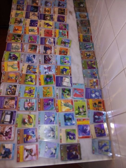Conjunto de 180 Cartas Invizimals