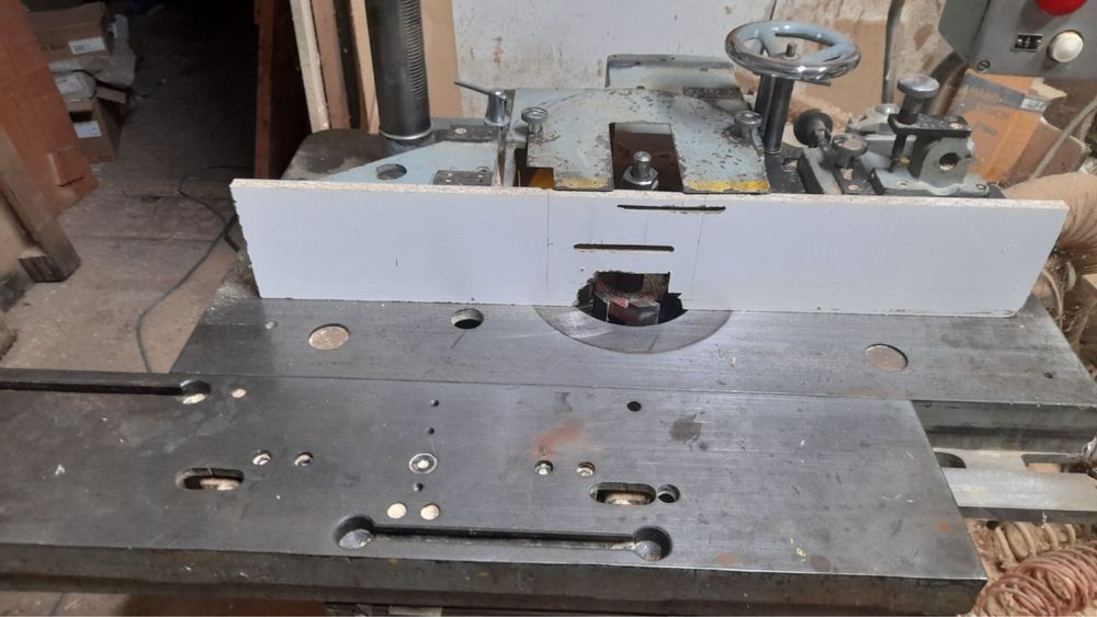 Frezarka dolnowrzecionowa