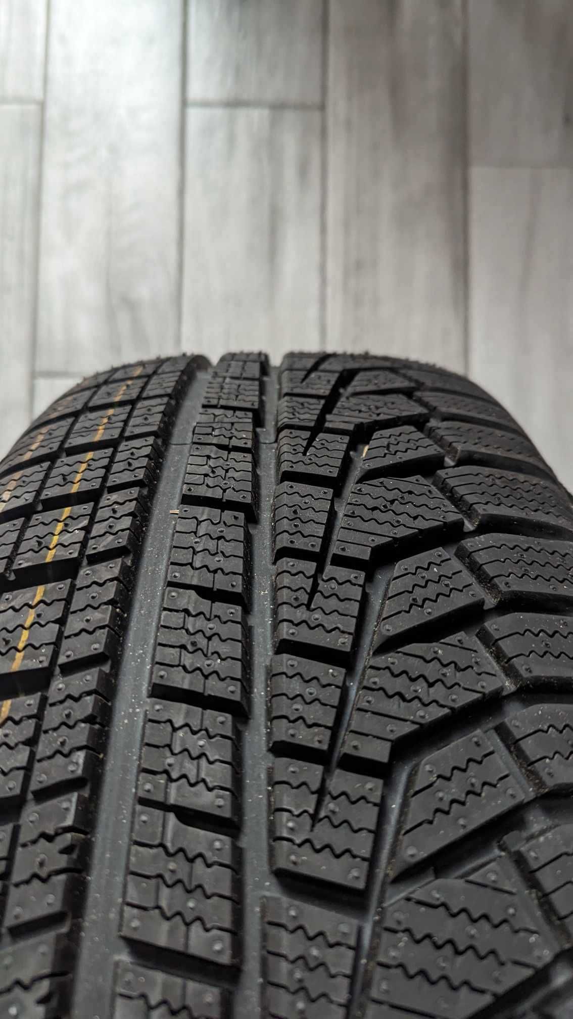 Hankook Winter i*cept evo2 SUV W320A 215/65R17 99 H