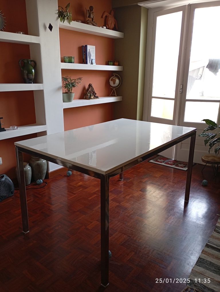 Mesa de jantar IKEA TORSBY com estrutura cromada