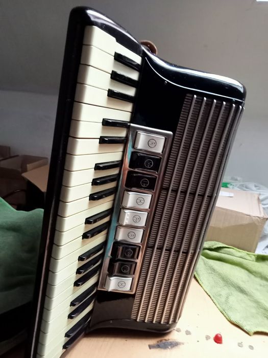 Akordeon Hohner Carmen III M 120
