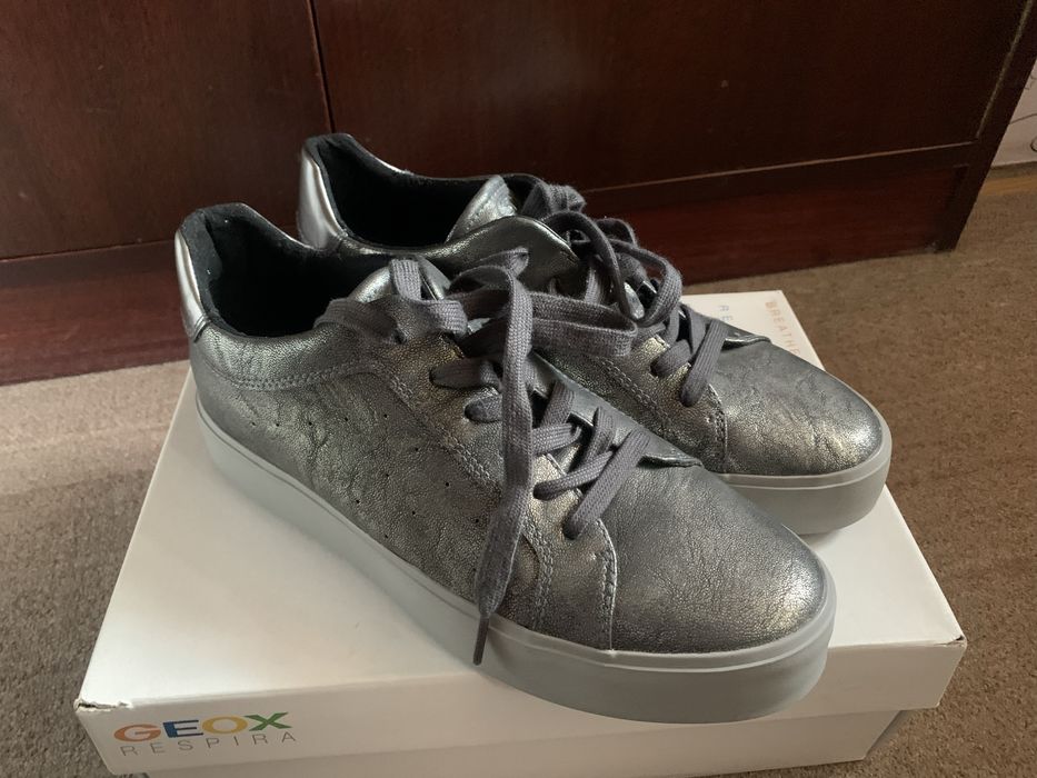 Шкіряні мокасини та кросівки 39 з led geox sp