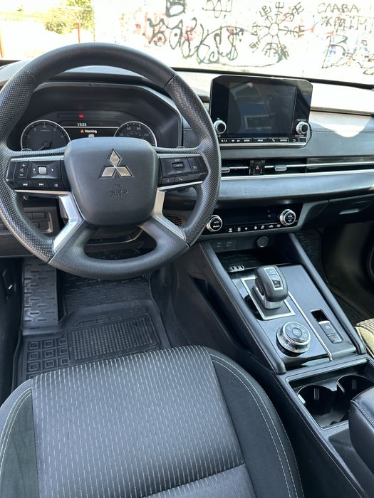 Mitsubishi Outlander 2022 | 2.5 л | AWD |