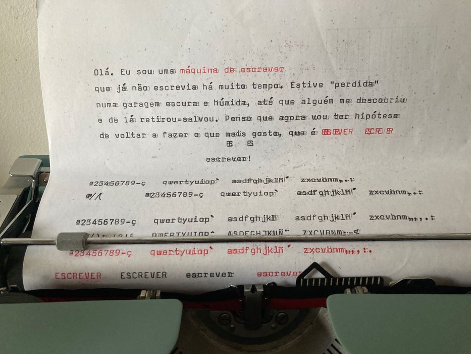 Máquina de escrever  **  Olivetti 22