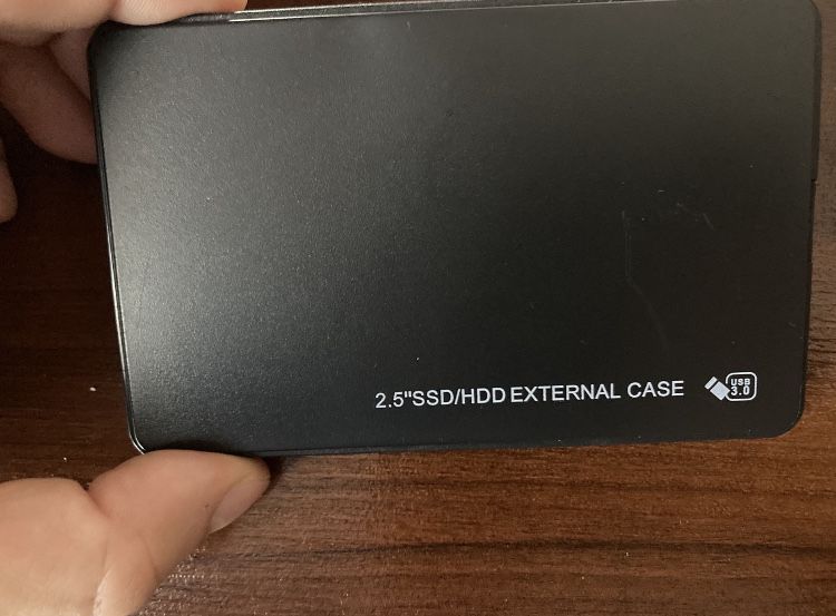 Внешний жесткий диск на 750 GB