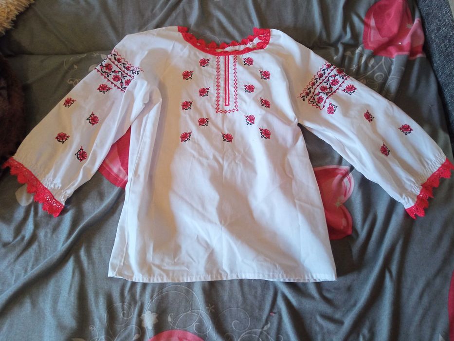 Продам вишиванку для дівчинки