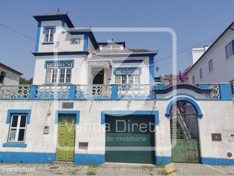 Moradia T7 com 4 pisos e garagem em Mouriscas - Abrantes.