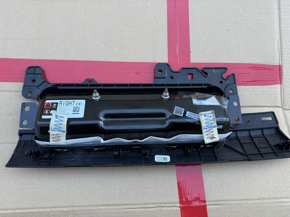 Подушка колін tesla midel 3 air bag  права пассажира оригінал