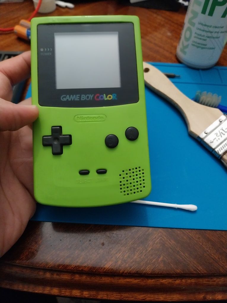 Manutenção de consolas gameboy