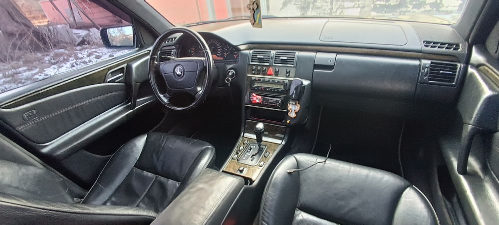 Mercedes E320 w210