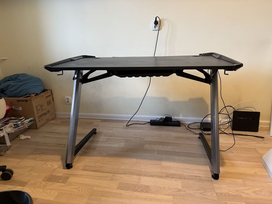 Biurko Gamingowe ledowe używane