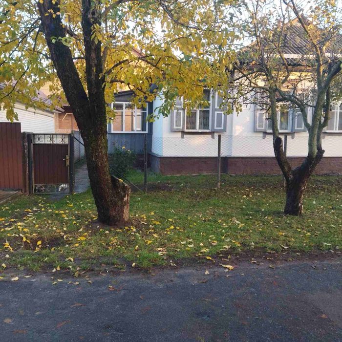 Продається будинок в районі поліклініки