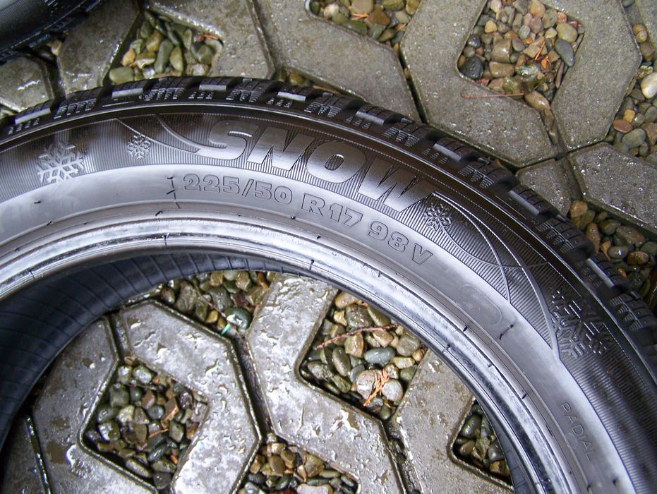J.Nowe Opony Zimowe 225/50R17 98V  2025 Rok