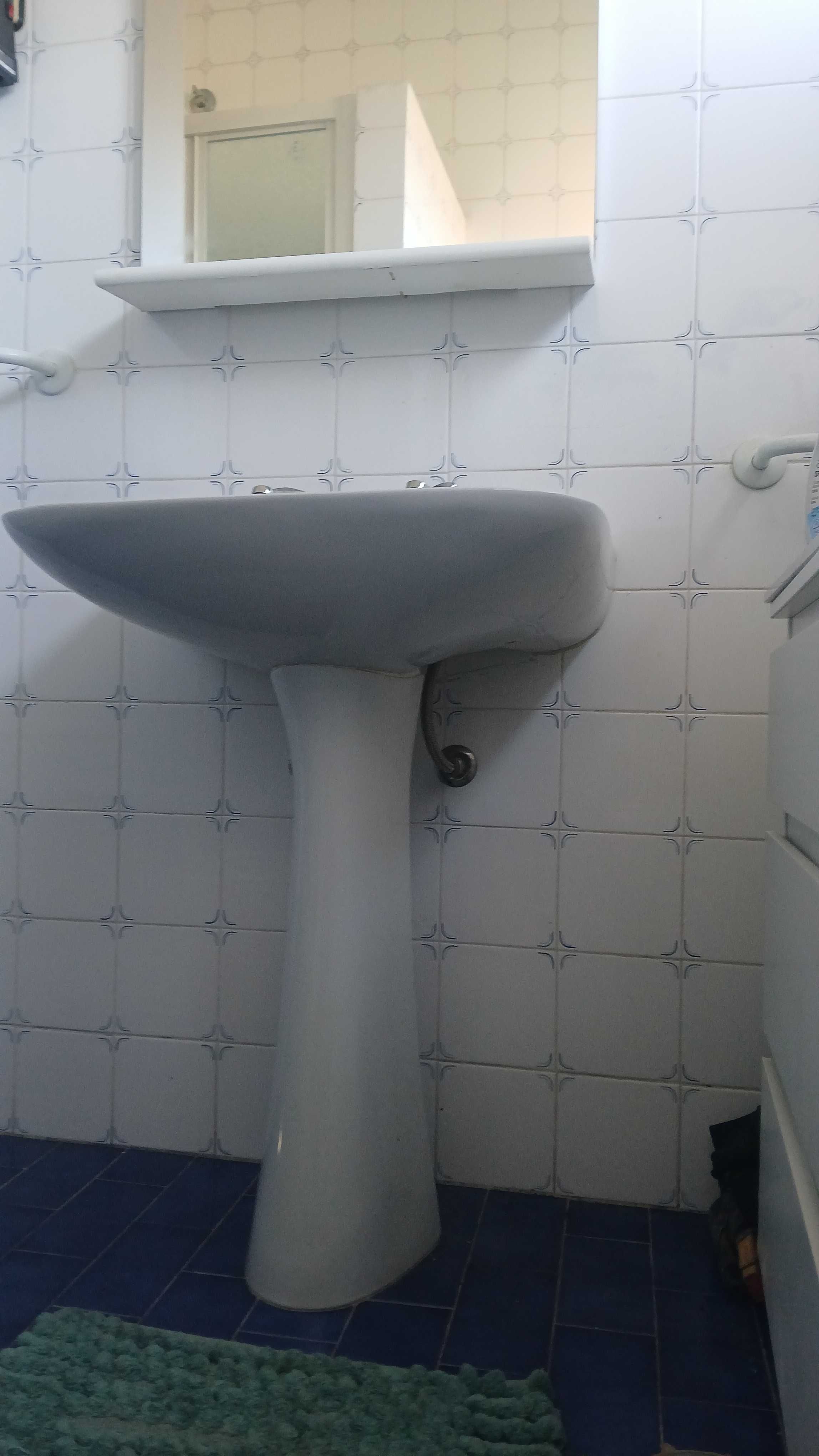 Lavatório Casa de banho com 2 torneiras