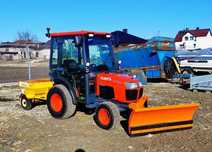 Kubota B2530  Traktor komunalny z pługiem i rozsiewaczem, 2008 rok,OKAZJA