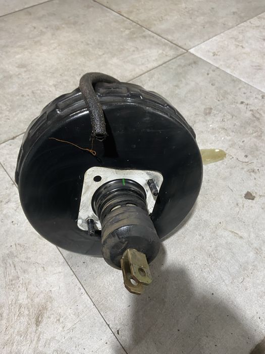 Вакуумник тормозов  разом з циліндром Мерседес МЛ 163
