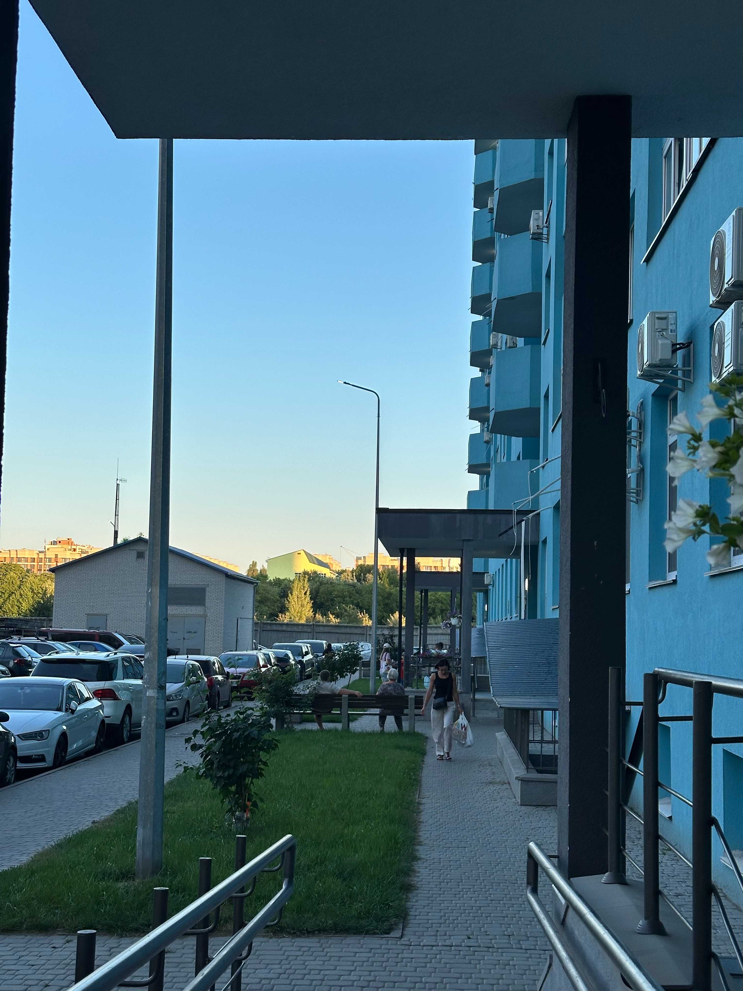 Оренда 1-ї квартири до ст. метро Теремки 15 хв. пішим ходом.