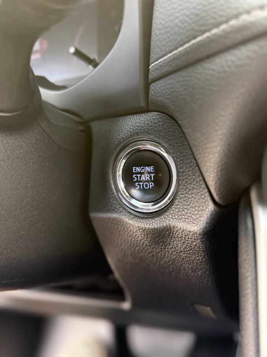 Офіційний ціленький Toyota Rav 4