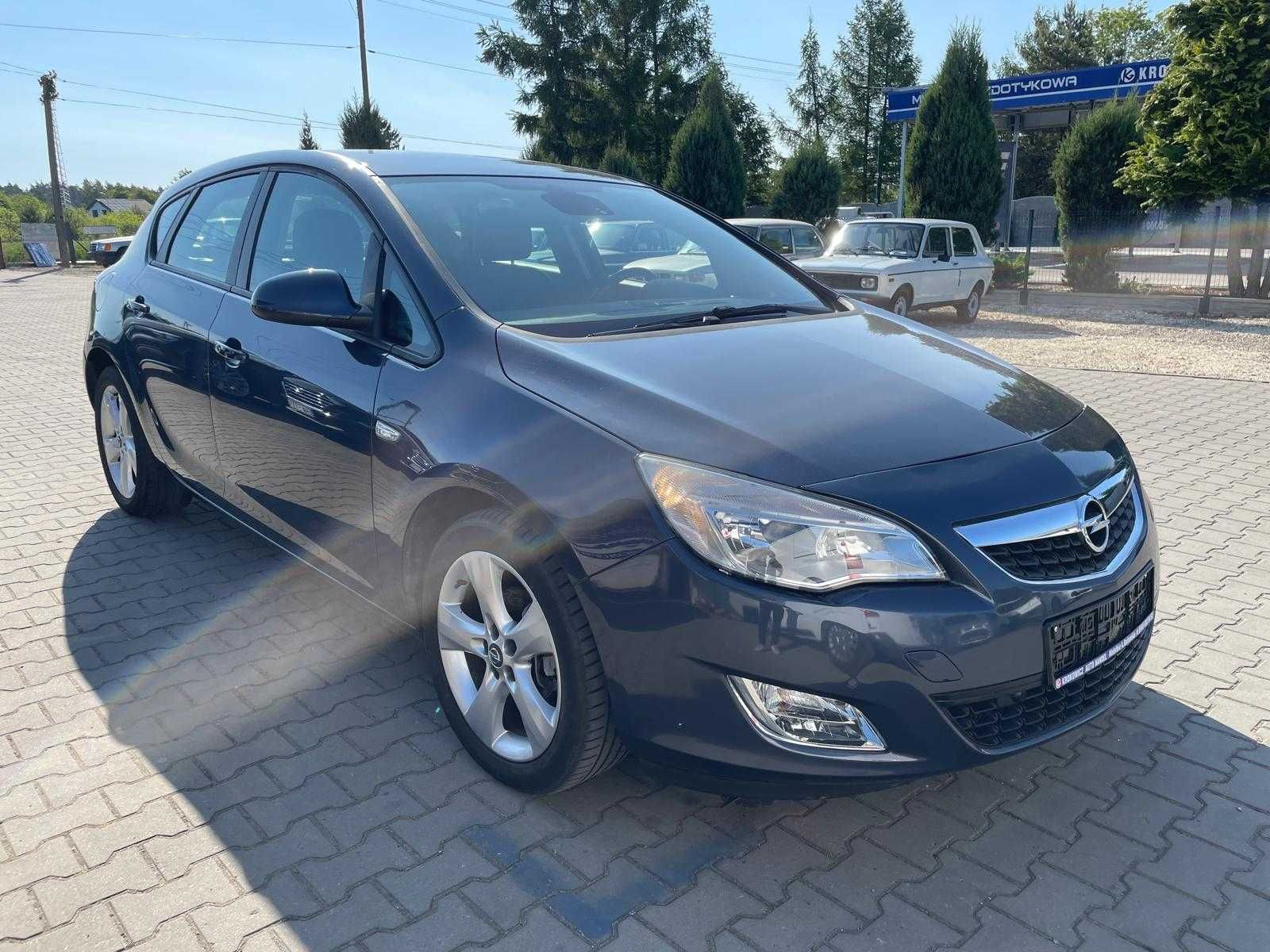 Opel Astra 1.6B! Niski przebieg!