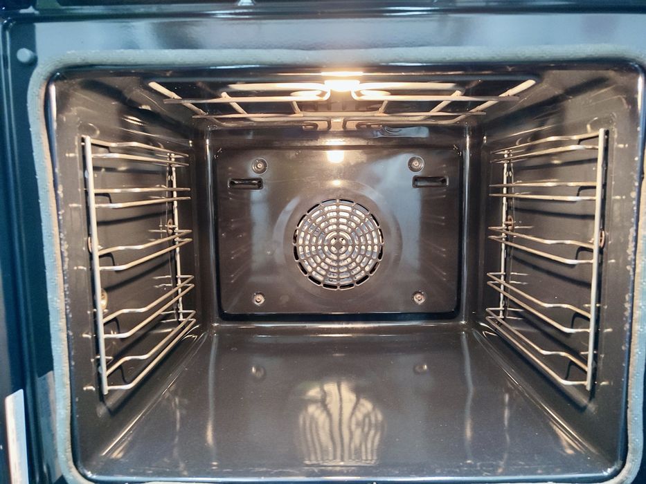 Вбудований духовий шкаф Bosch Serie 8 піроліз, текстовий дисплей A+++