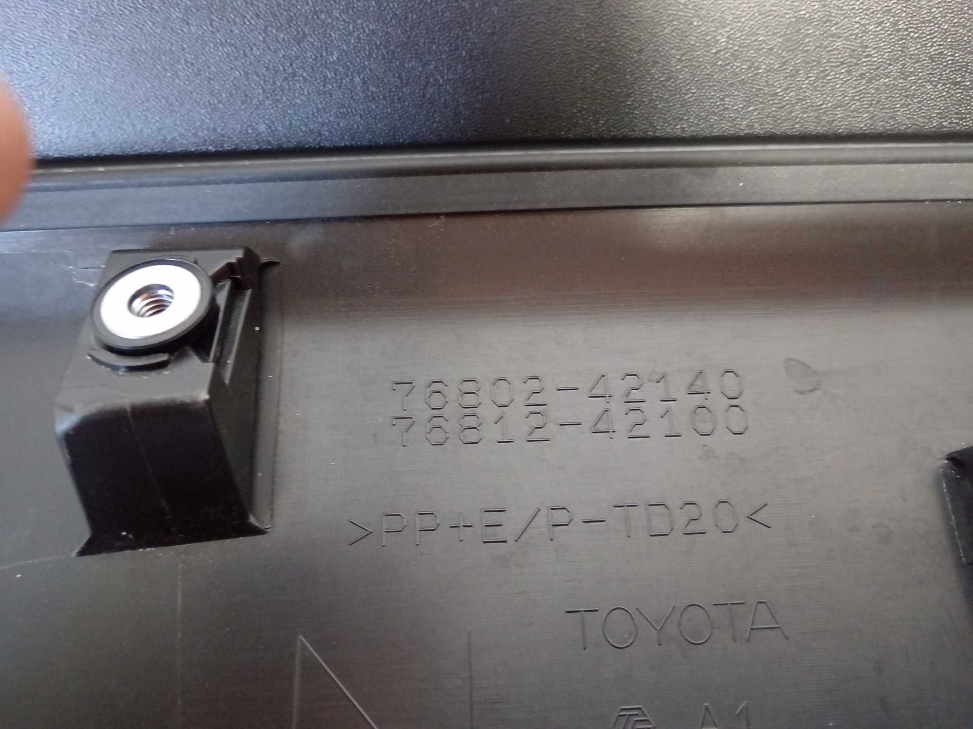 Накладка двери багажника нижняя Toyota Rav4 19-24 7680242140