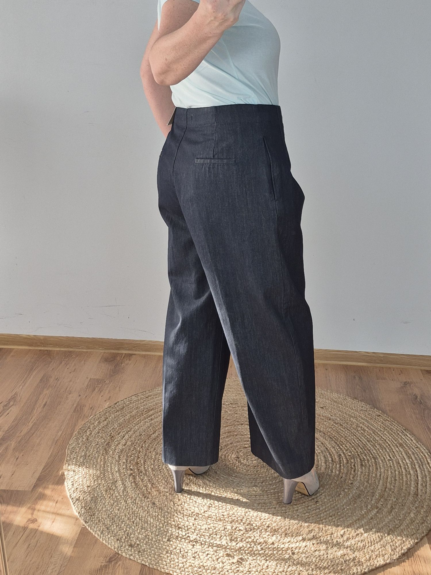 Granatowe spodnie Zara Tapered Pleated Pant z zakładkami nowe z metką