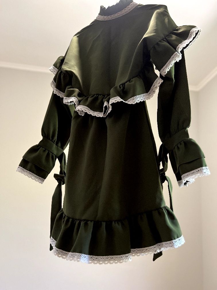 Сукня Exclusive collection лісного кольору.