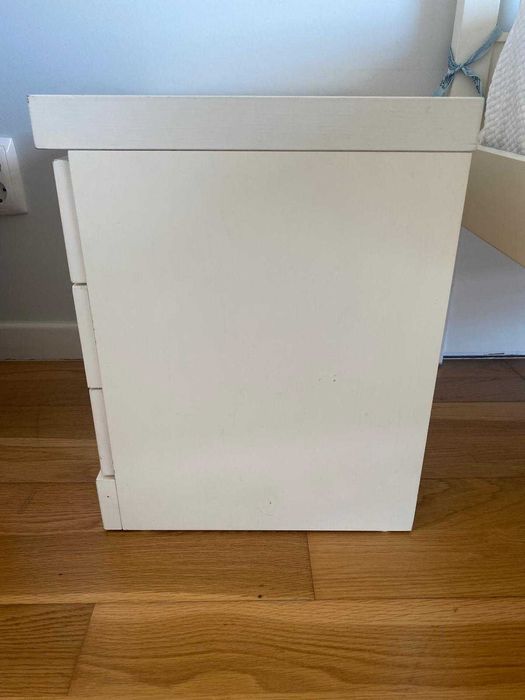 Mesa cabeceira branca