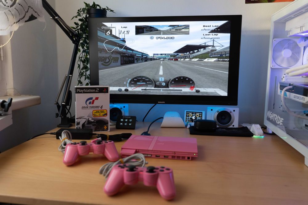 PlayStation 2 Pink SCPH-77004 + 2 pady + Memory Card