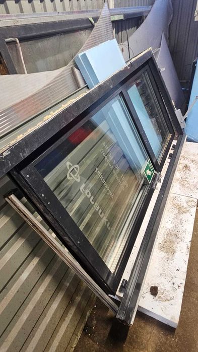 Drzwi aluminiowe pełne przeszklenie