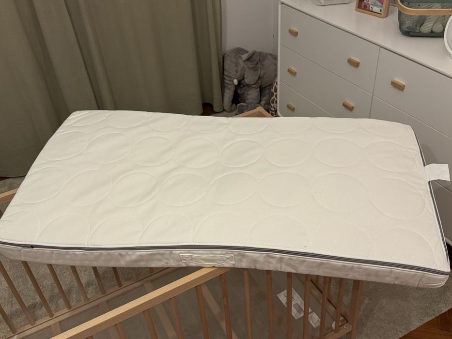 Berço com colchão - como novos - usados 1 mês