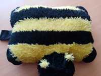 Poduszka maskotka w jednym Pszczółka