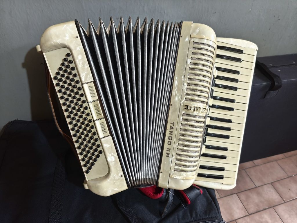 Akordeon Hohner Tango IIM głośny i lekki 96 basów