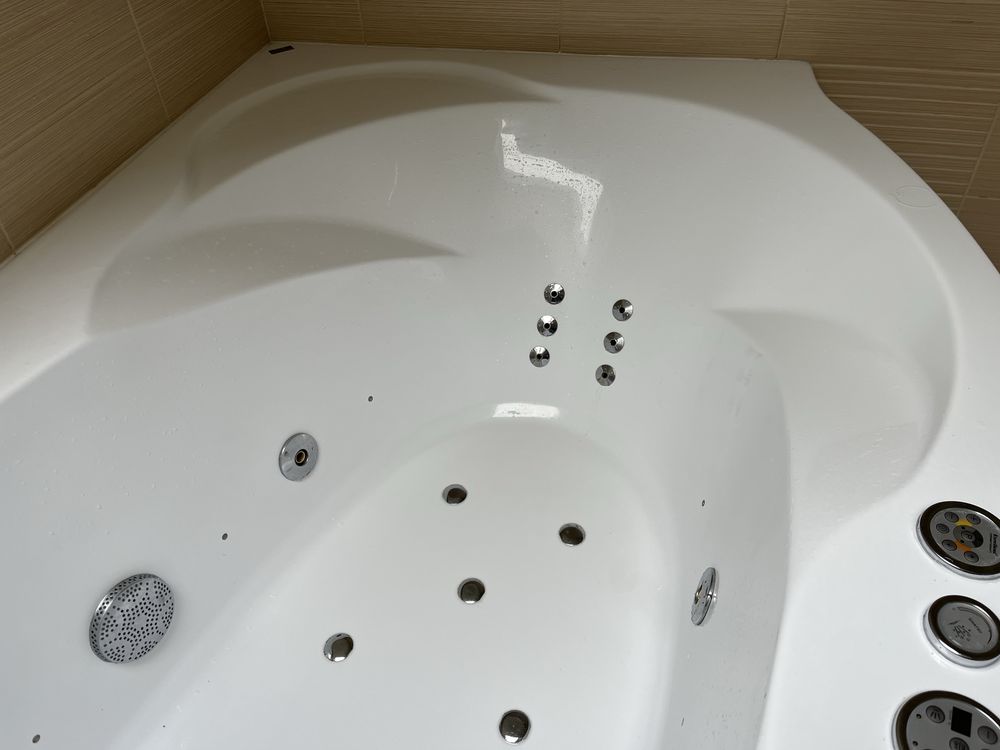 Excellent wanna z hydromasazem i ozonatorem