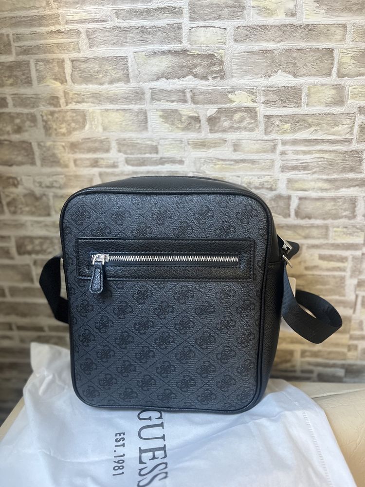 Шкіряна чоловіча сумка GUESS