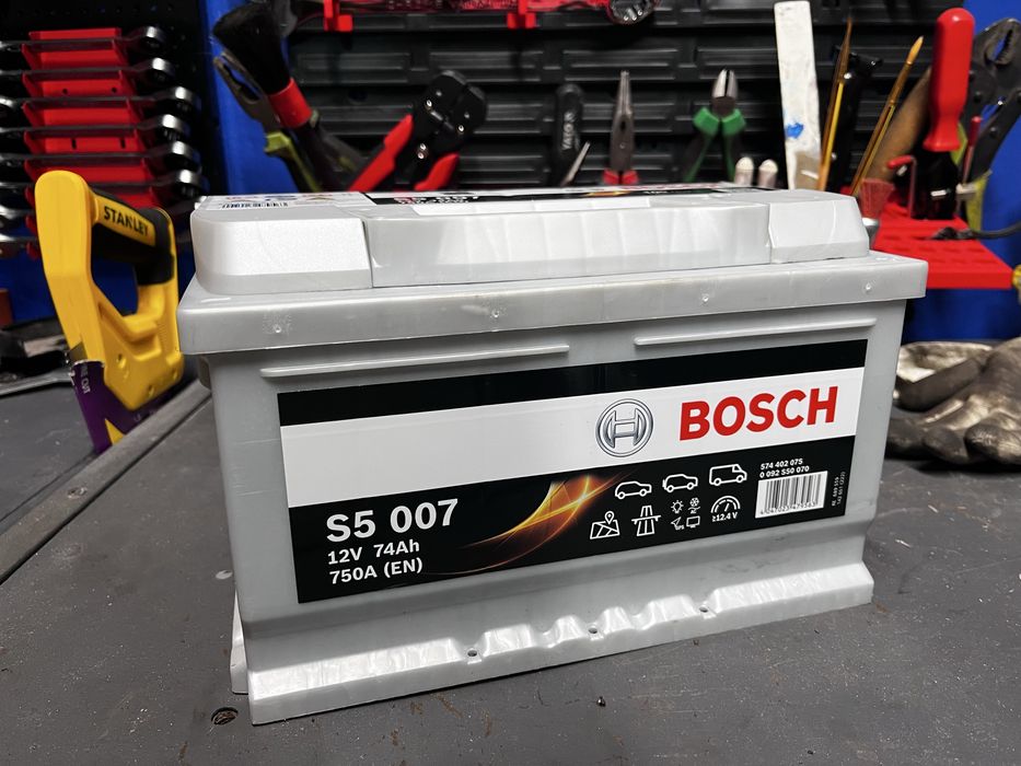 Акумулятор Bosch 74Ah 750A R+