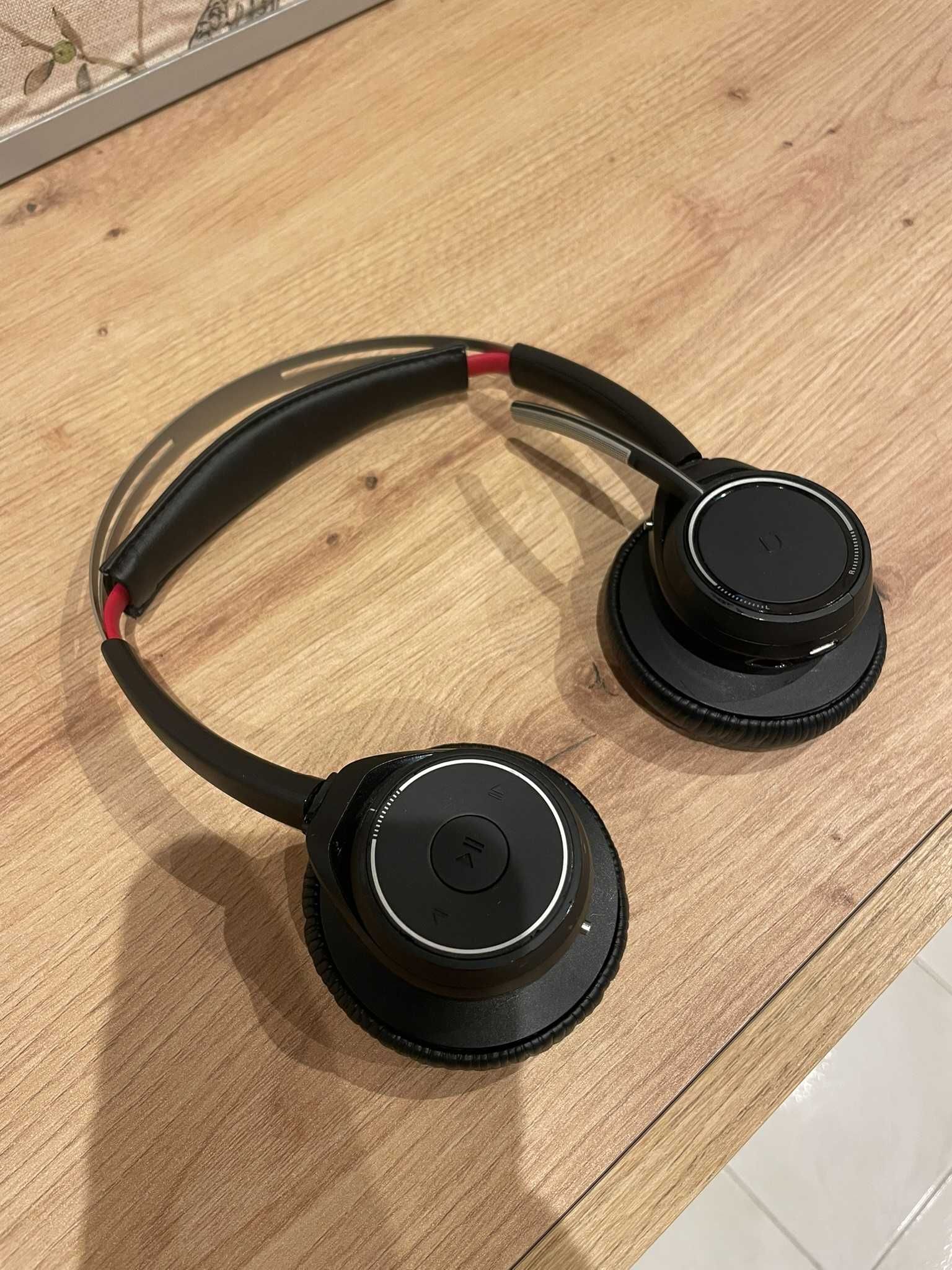 Auscultadores Plantronics Bluetooth com cancelamento de ruído