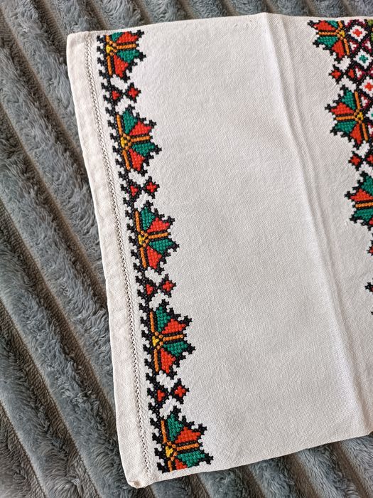 Давній рушничок вишитий